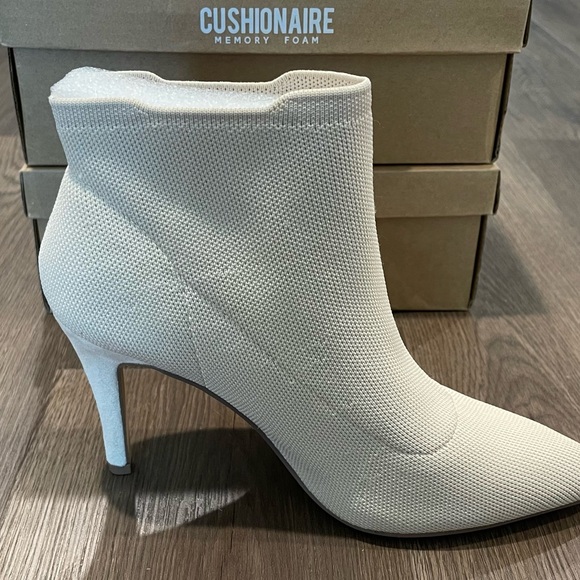 CUSHIONAIRE Genie Dress Booties - Picture 5 of 6